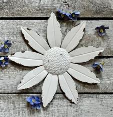 White Distressed Metal Flower Hanger 