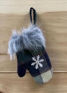 Green Plaid Mitten Small 